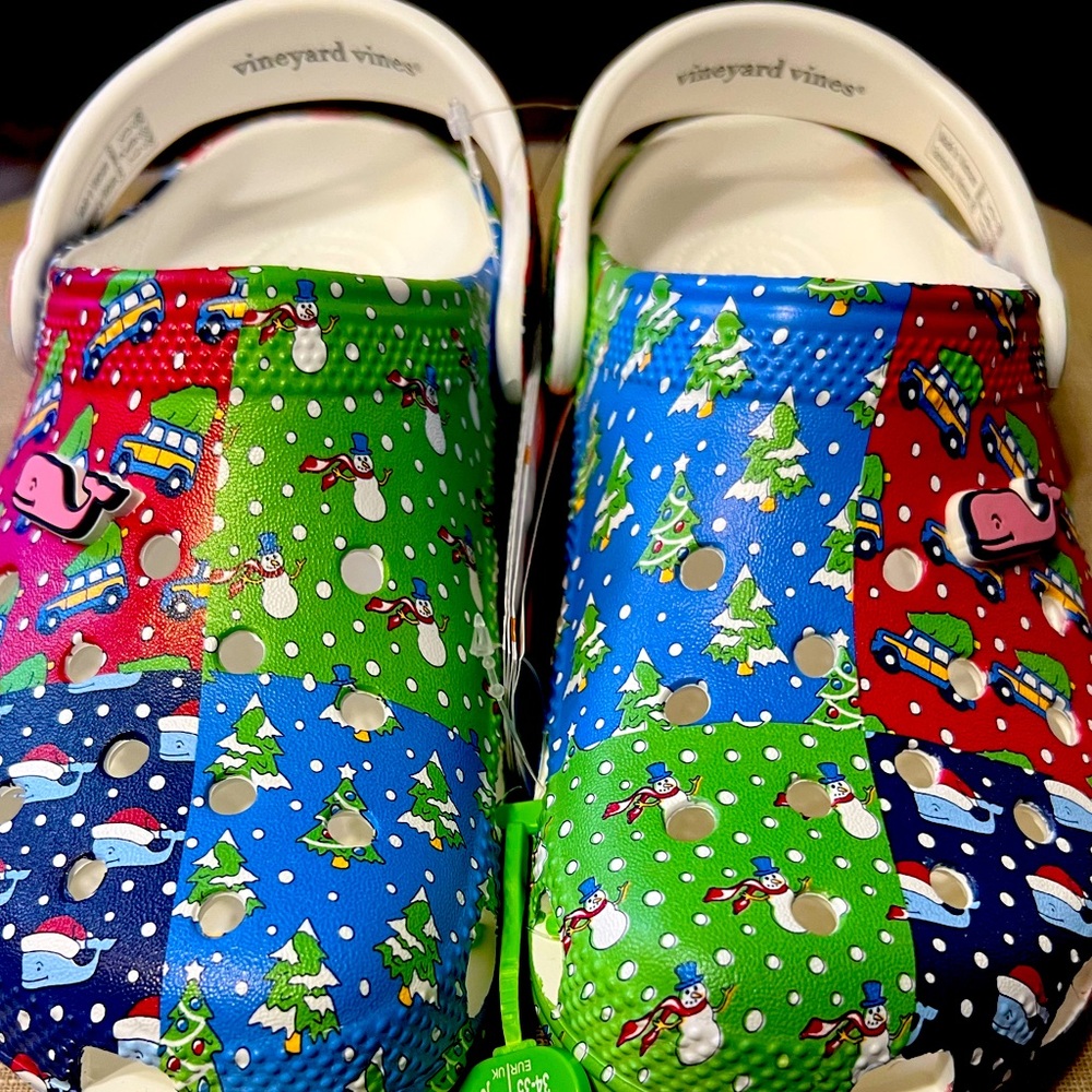 Vineyard Vines Christmas Crocs NWT size 13